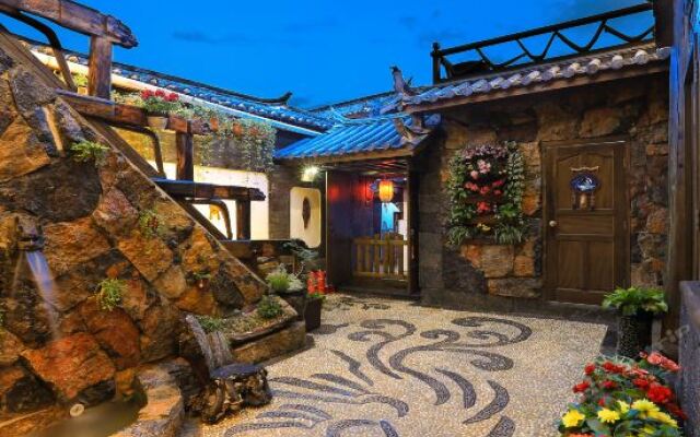 Lijiang Luohuaju B&B (Lijiang Ancient City Wuyi Street Branch)