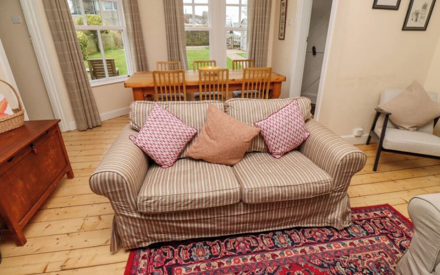 Armstrong Cottages No2