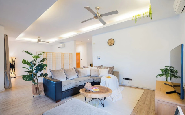 Kira Japandi Escape Sauna Rooftop Cinema