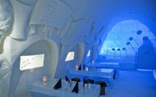 Snow Hotel