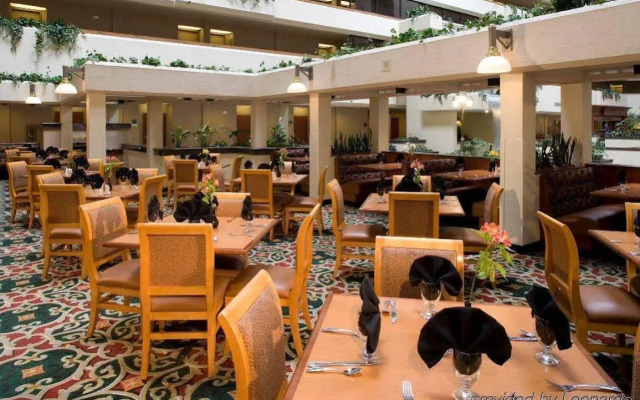 DoubleTree by Hilton Fresno Convention Center