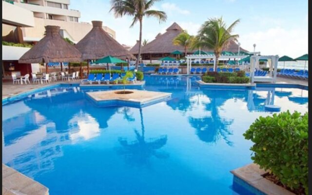 Club Royal Solaris Cancun - Premier All Inclusive