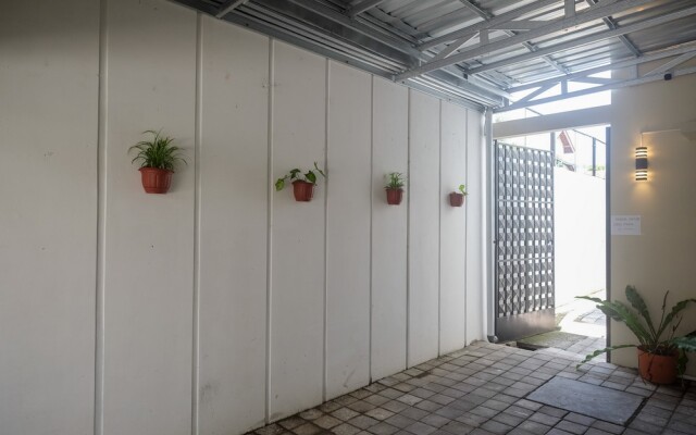 RedDoorz Plus near RS JIH Solo