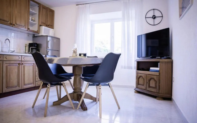 Roža in Sveti Bartol (Haus für 2-3 Personen)