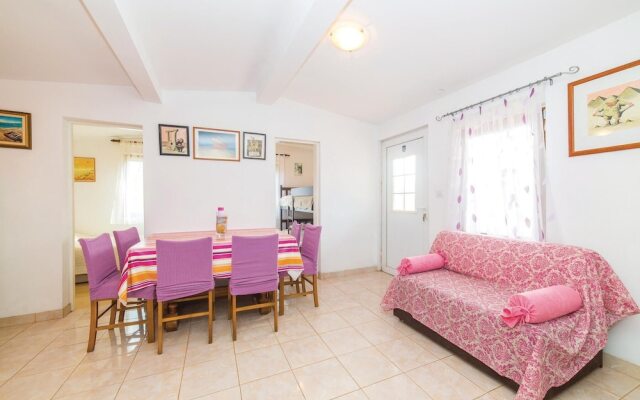 Beautiful Home in Kanica With Wifi and 3 Bedrooms