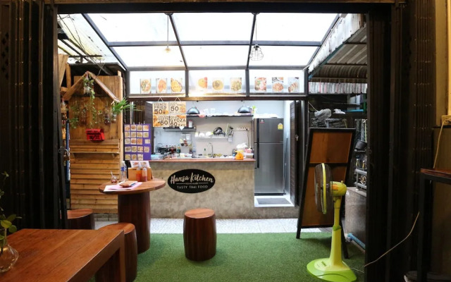 OYO 612 Hansa Hostel