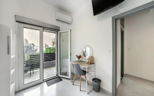 Ariadni Apartment Garden View