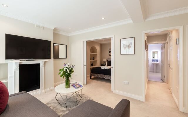 Elegant Double Bedroom in Belgravia