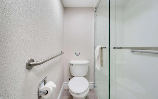 Quality Inn & Suites Airport/Cruise Port Hollywood