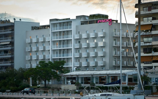 Moxy Patra Marina