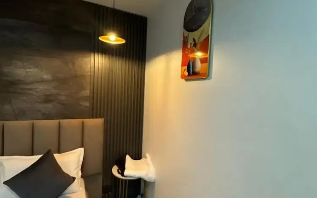The FarmHouse Cafe & Lounge