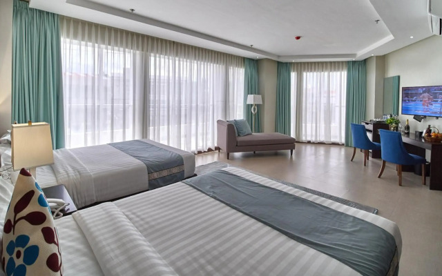 J7 Plaza Hotel