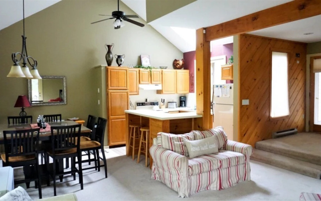 Pet Friendly Ski Vacation Condo in Waterville Valley Resort - Fri1v
