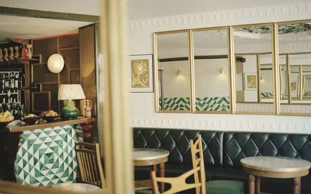 Le Petit Manoir Hotel