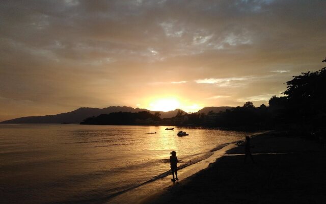 Mango's Beachfront Resort