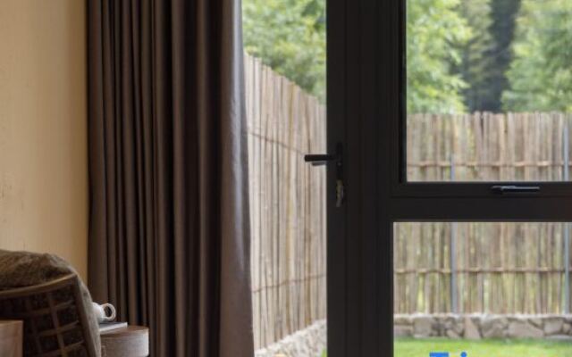 Qianlu Xiangju Hostel