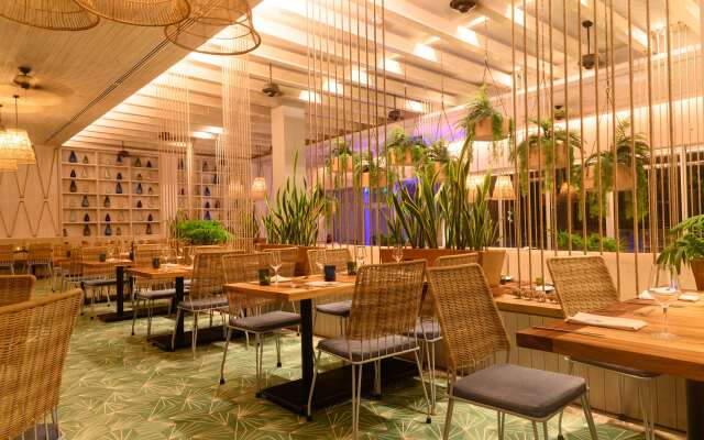 Emporio Cancun Optional All Inclusive