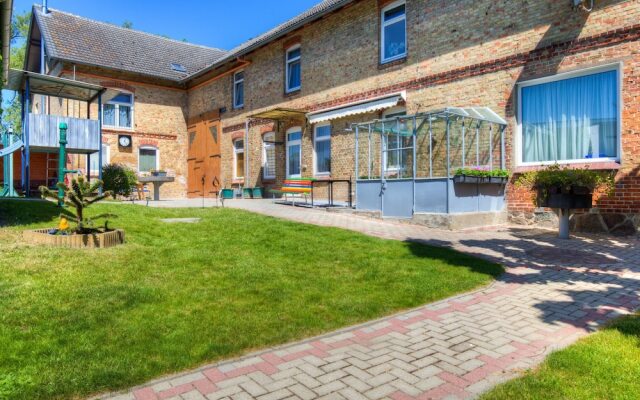 Alluring Apartment in Klein Pravtshagen With Garden