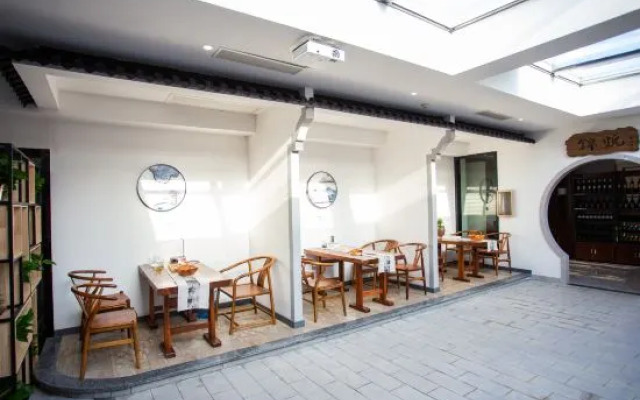 Tongren Jinyue Hotel (Fanjingshan Avenue Jiuyicheng Fangyuanhui Branch)