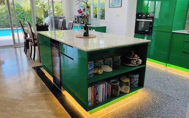 Hidden Villa Oasis Private Pool 2km to Beach&mall