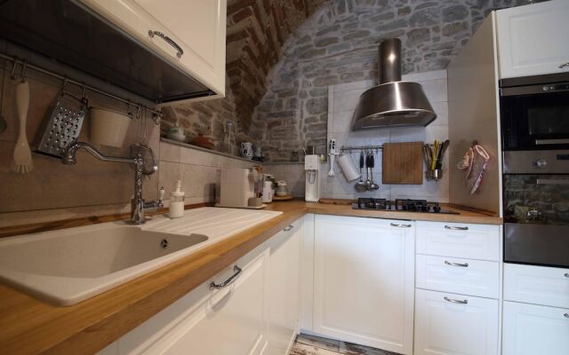 Studio In Popolano, With Wonderful Mountain View, Enclosed Garden And Wifi