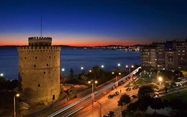 N&N's Luxurious Suite #WhiteTower