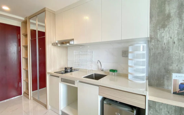 Warm And Homey Studio At Sky House Alam Sutera Apartment