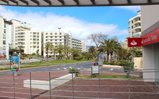 Oceanside Terrace Apartment by HR Madeira