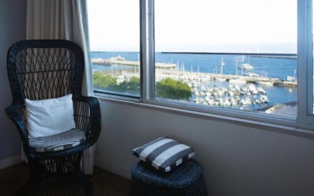 Apartment W Stunning View - MARINA - Free Parking & AC