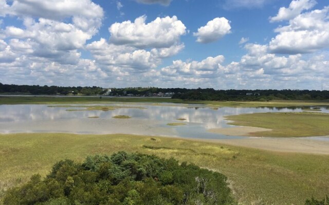 Best Day Ever 4 Bedroom Home by RedAwning