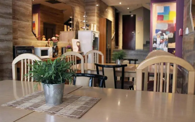 Hostal 4C Cuatro Caminos