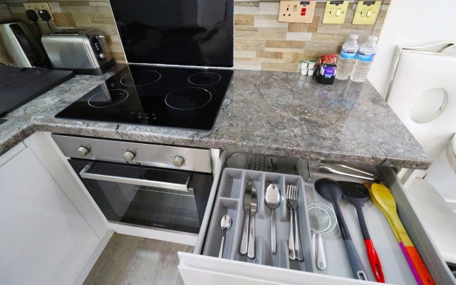 Queen Stay Apartments