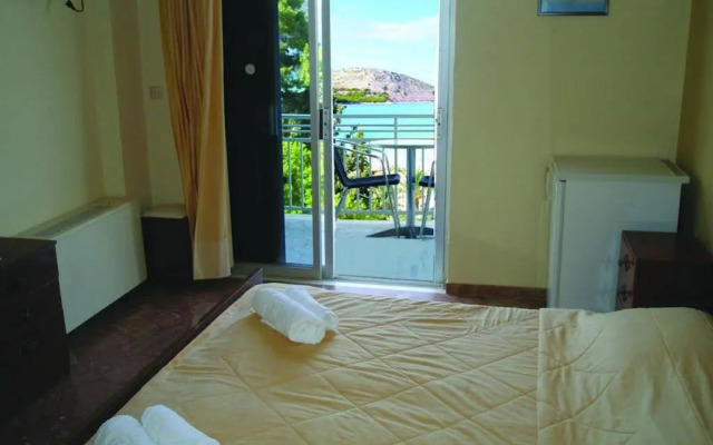 Tolon Beach Hotel