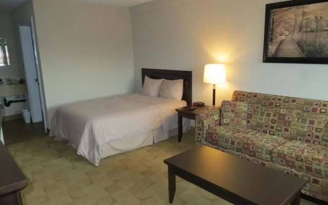 Shoreside Inn & Suites