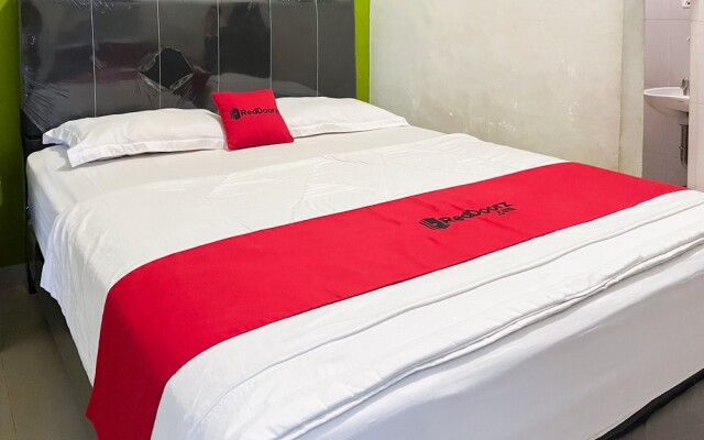 RedDoorz near Pantai Pandan Sibolga 2