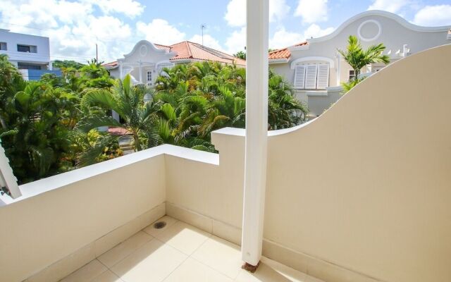 Large Townhouse with Plunge Pool, 3 mins from Beach - Turtle View 2 by BSL Rentals