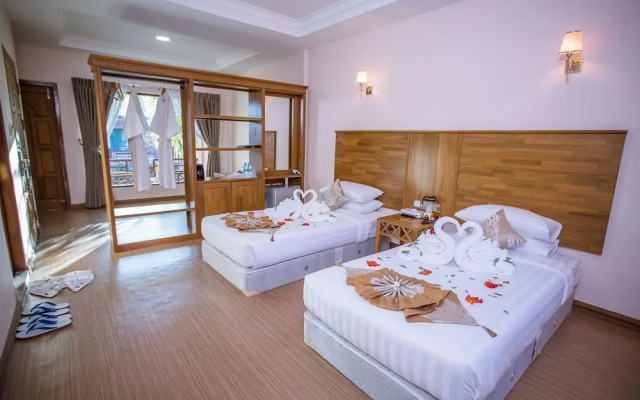 Famous Hotel Ngapali