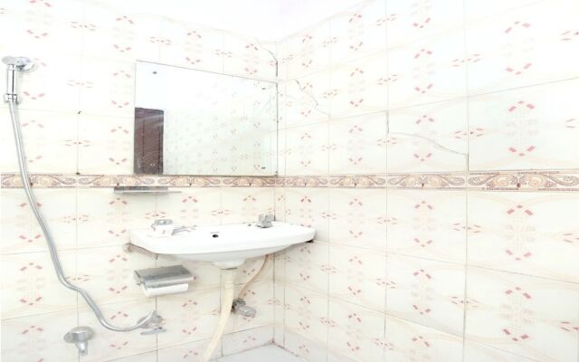 OYO 11906 Hotel Star Welcome