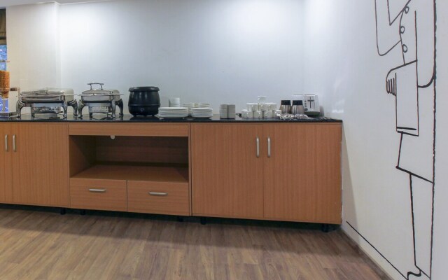 OYO 17209 SilverKey Malikarjuna Residency Gachibowli