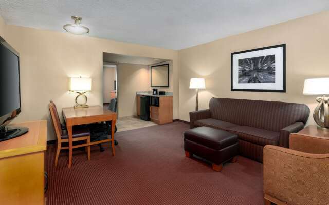 Embassy Suites by Hilton Kansas City International Airport