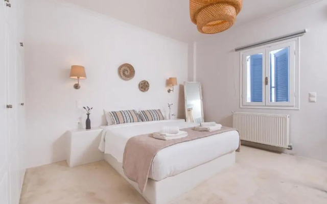 Golden Sunrise Suites - Santorini Lux Family Suite