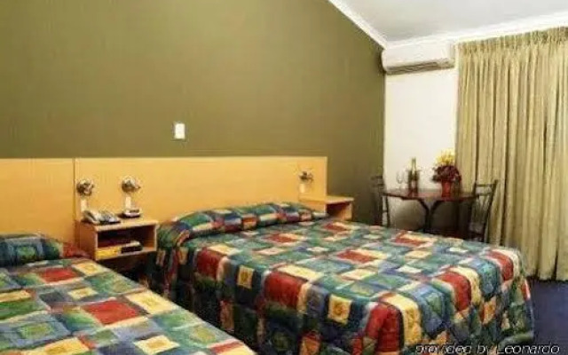 Heavitree Gap Outback Lodge