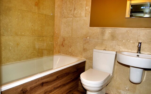 Ultra Deluxe Versace Apartment Near Sheffield