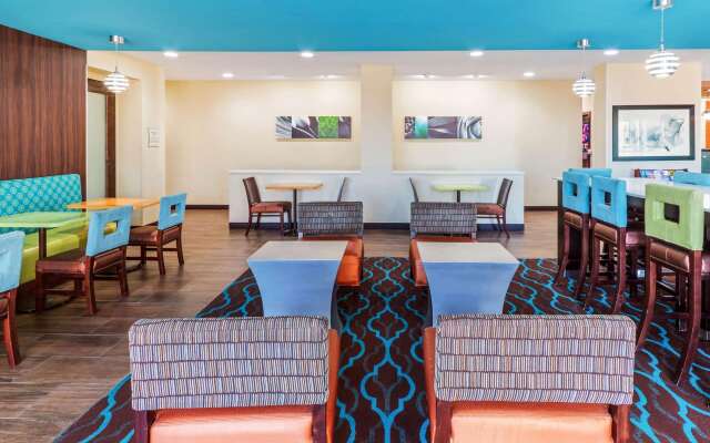 La Quinta Inn & Suites by Wyndham Artesia