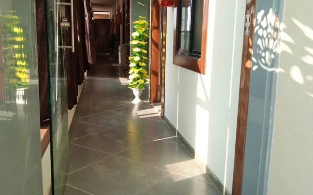 Hotel Mansarovar