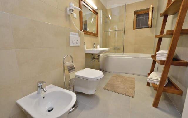 Amazing Home in Jadrija with Hot Tub, Sauna & 4 Bedrooms