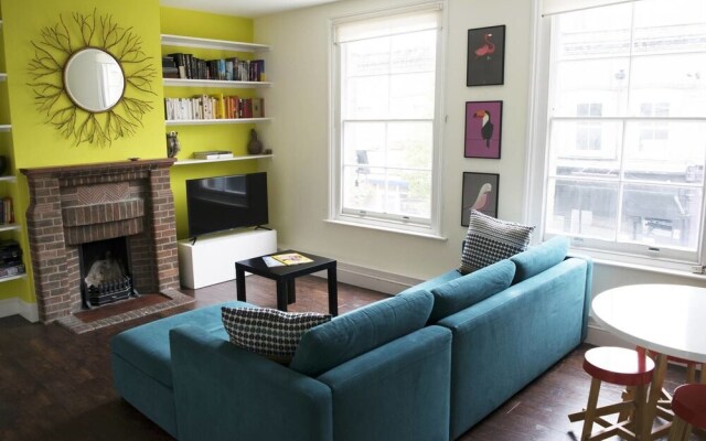 Trendy 2BR Home in Heart of Chiswick, 4 Guests!
