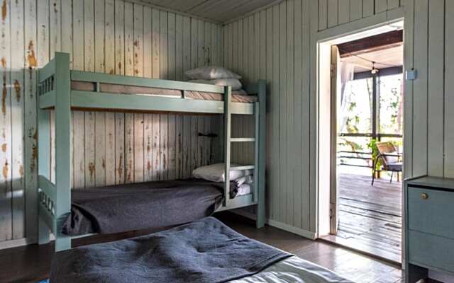 Saarj¿e puhkemaja tuba koos hommikus¿¿giga