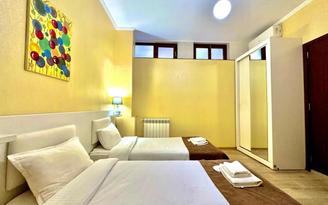 Hotel Four Brothers