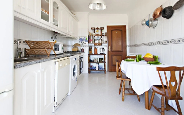 Maresia in Faro With 2 Bedrooms and 1 Bathrooms